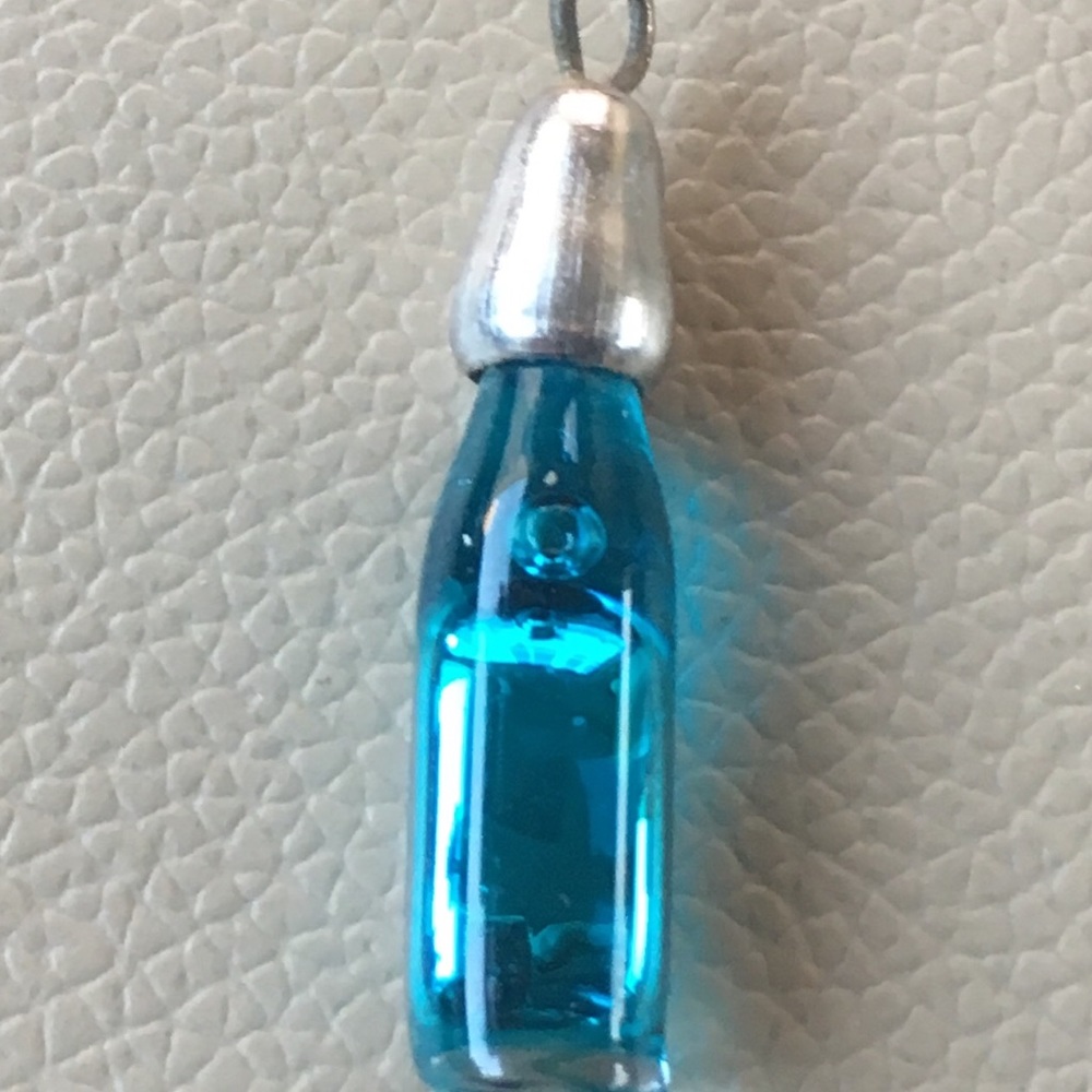 Vintage, lava lamp charm.